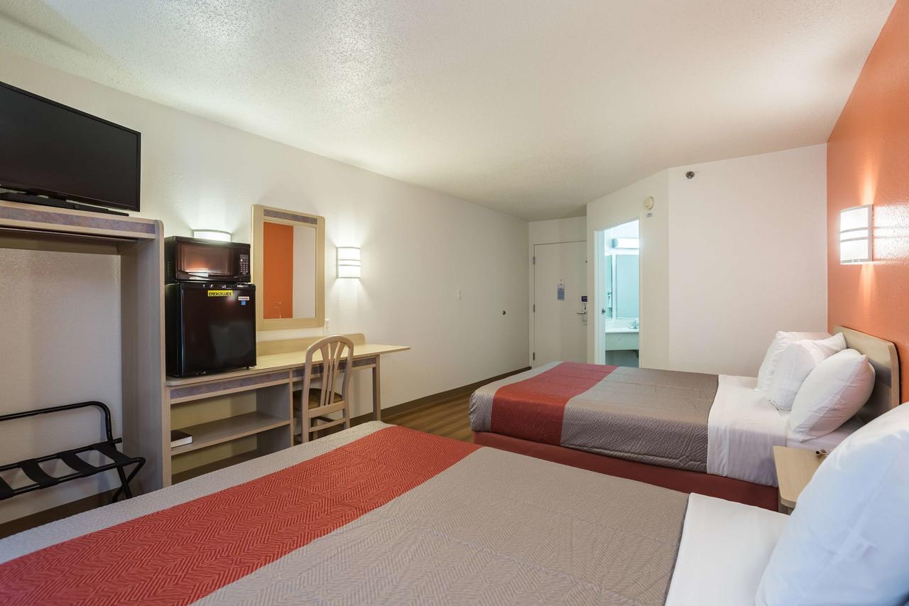 Motel 6 Dale - thumb 32