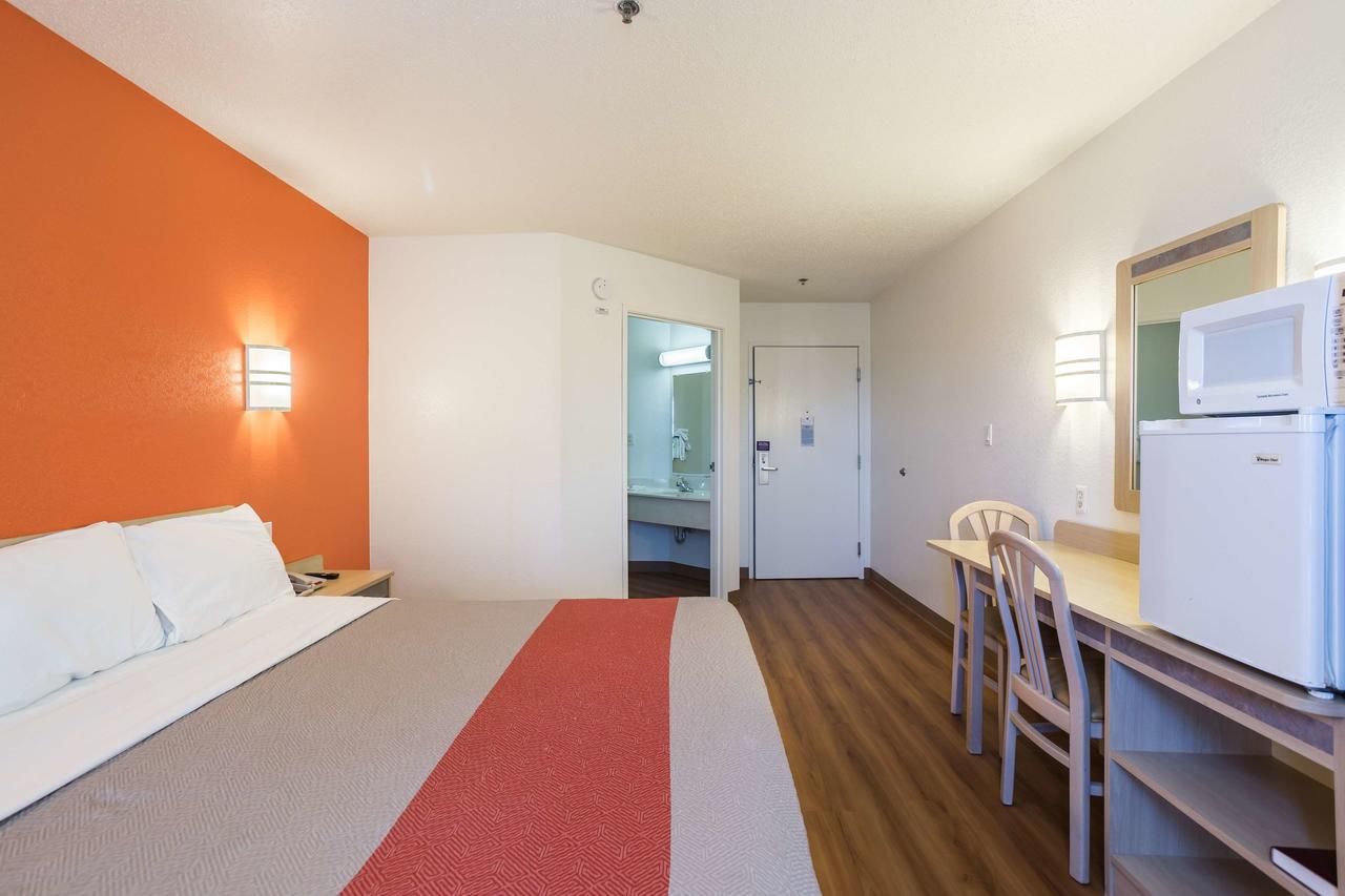Motel 6 Dale - thumb 19