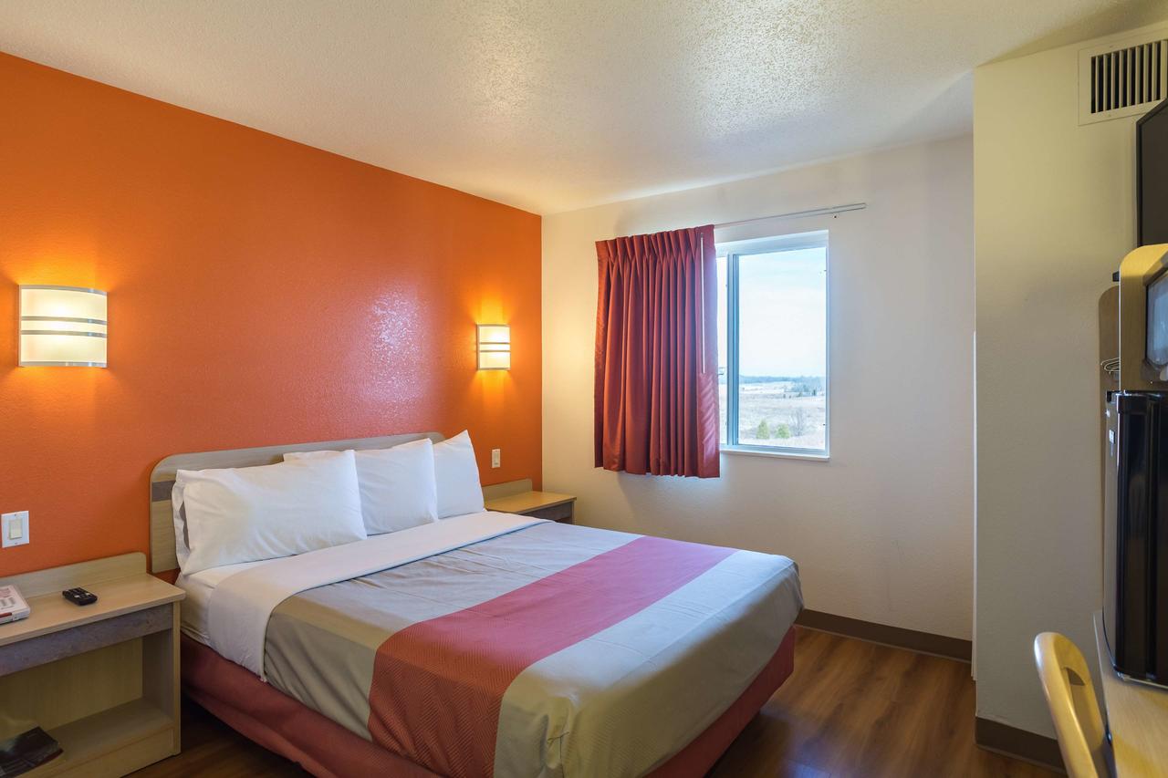Motel 6 Dale - thumb 23