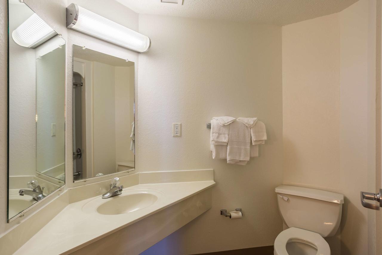 Motel 6 Dale - thumb 17