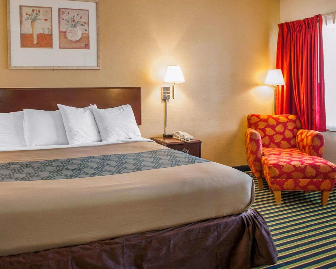 Econo Lodge Evansville - thumb 21