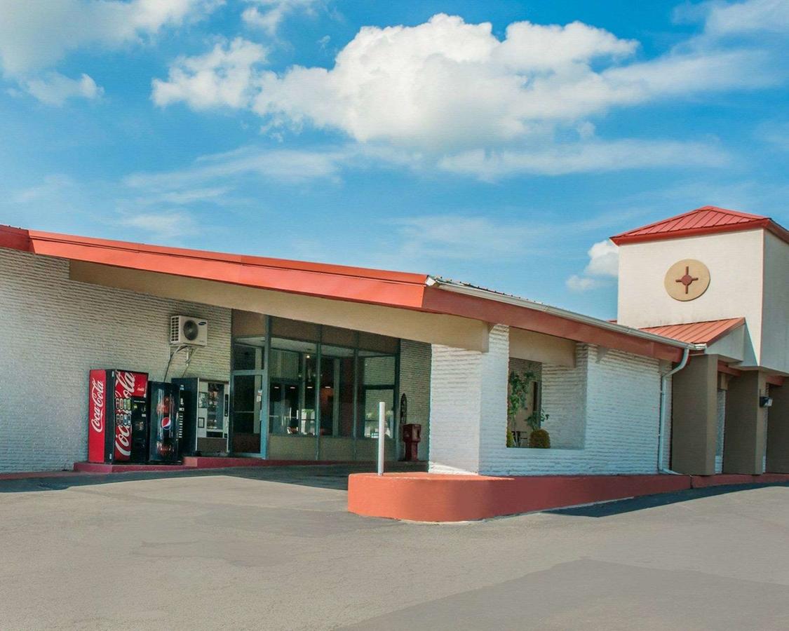 Econo Lodge Evansville - thumb 14