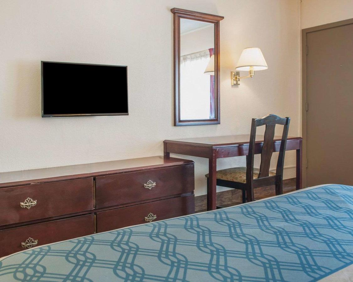 Econo Lodge Evansville - thumb 26