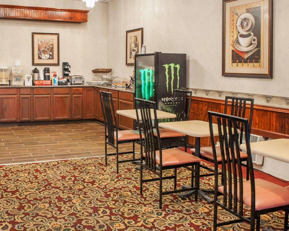 Econo Lodge Evansville - thumb 23