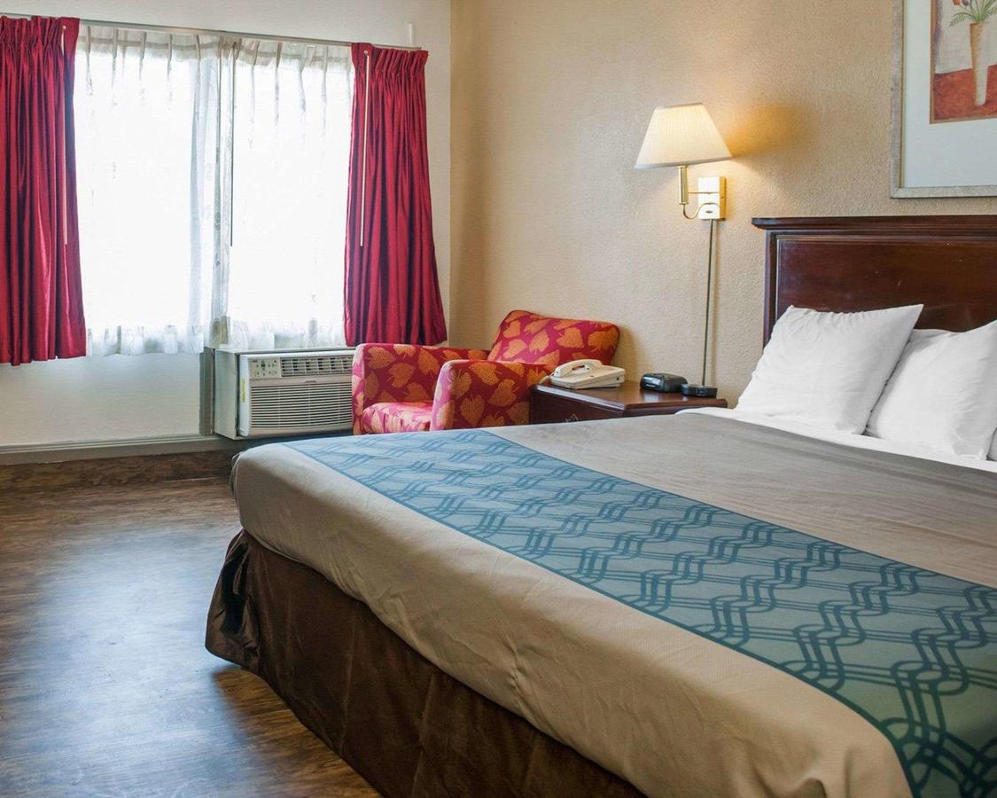 Econo Lodge Evansville - thumb 18