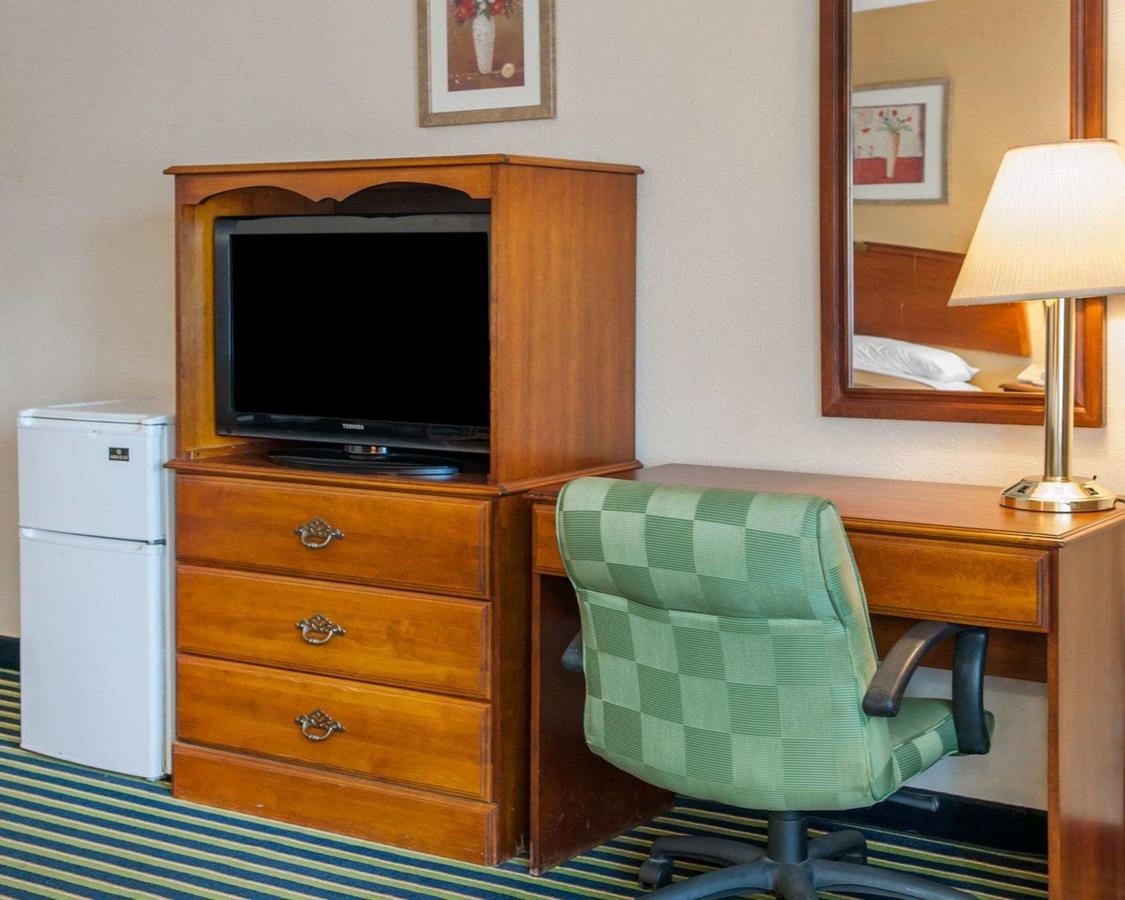 Econo Lodge Evansville - thumb 11