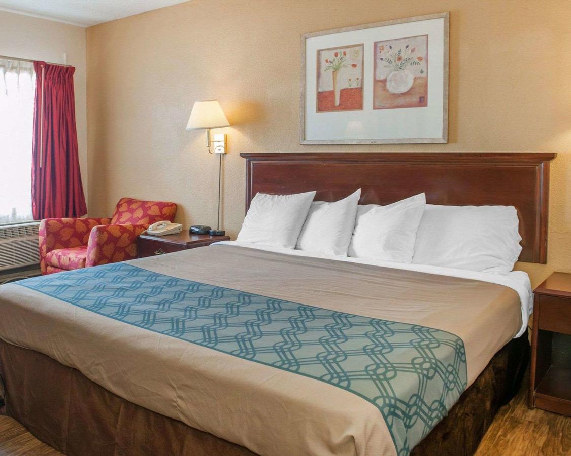 Econo Lodge Evansville - thumb 5