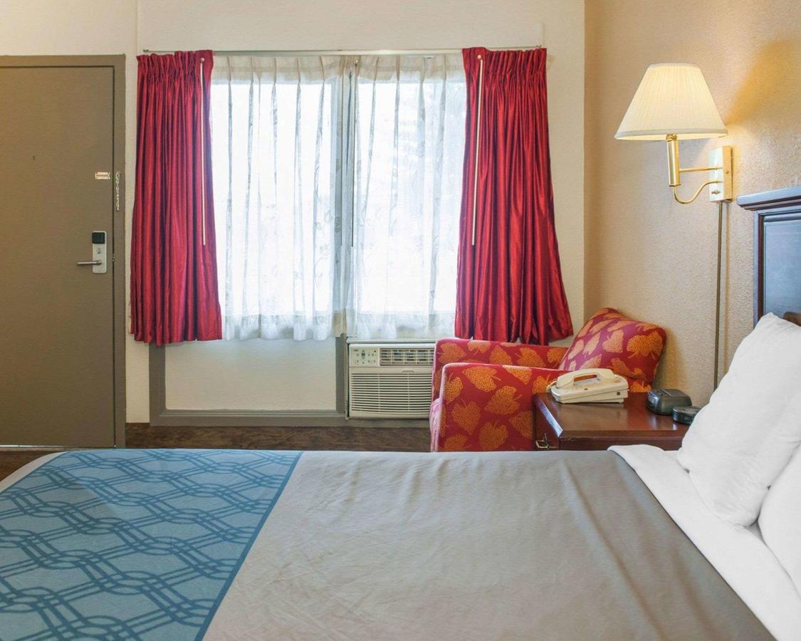 Econo Lodge Evansville - thumb 20