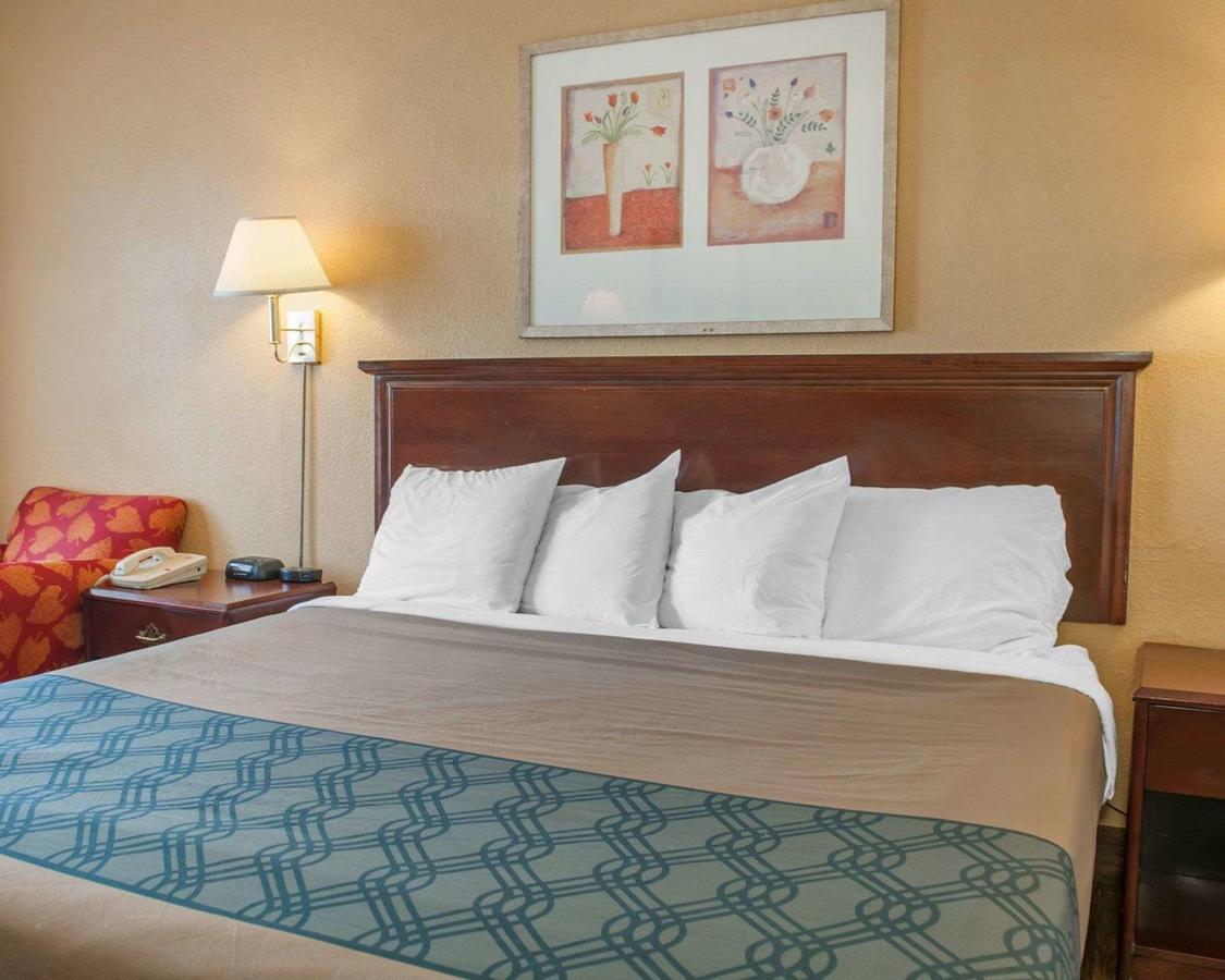 Econo Lodge Evansville - thumb 9