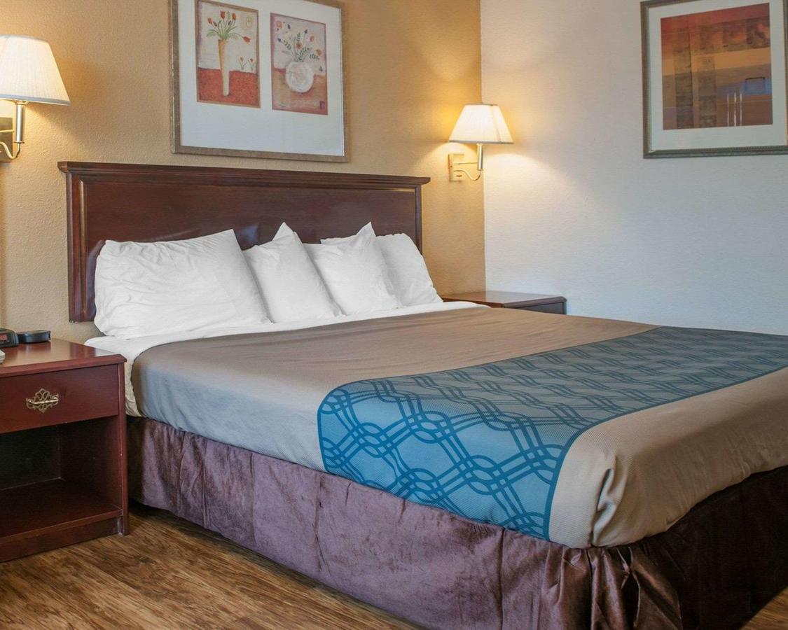 Econo Lodge Evansville - thumb 25