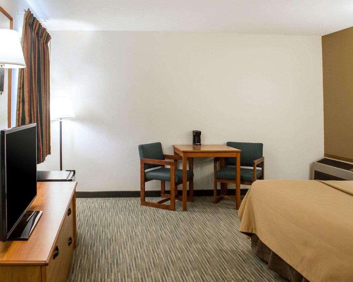 Econo Lodge Elkhart - thumb 11