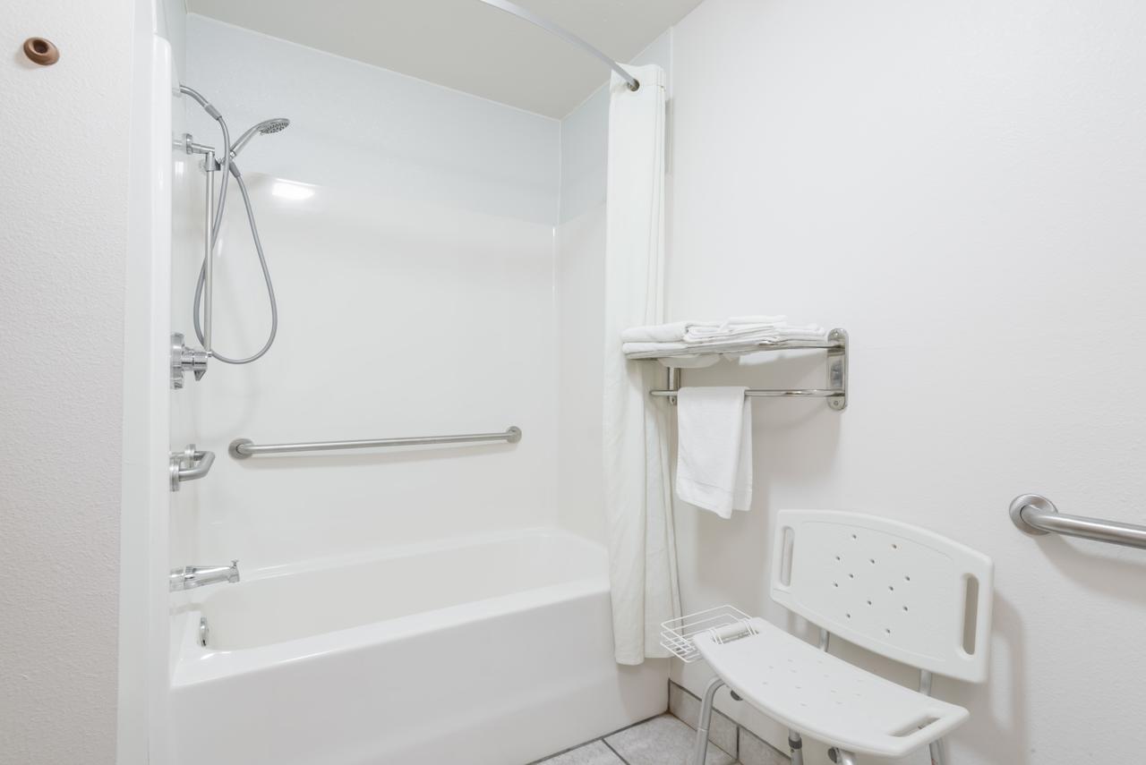 Super 8 By Wyndham Bedford - thumb 17