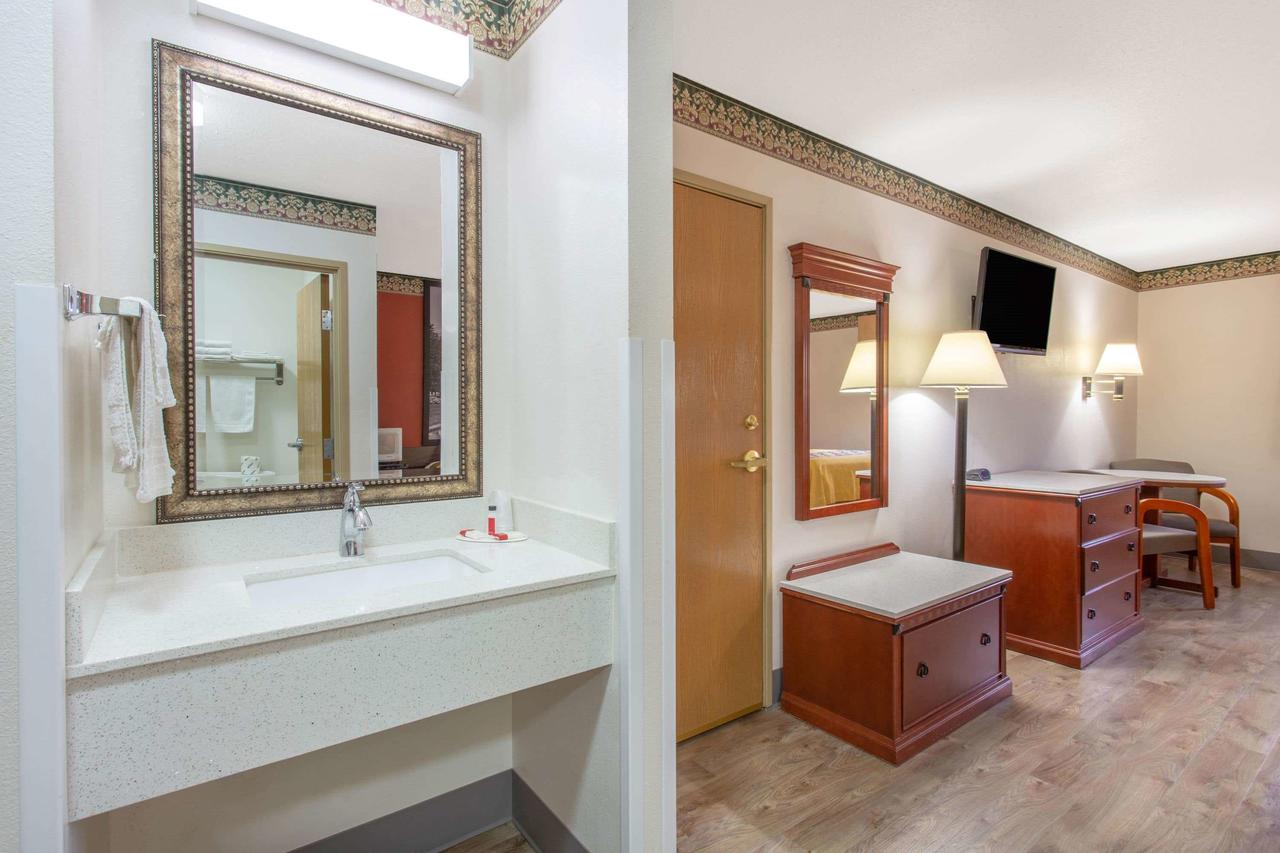 Super 8 By Wyndham Bedford - thumb 32