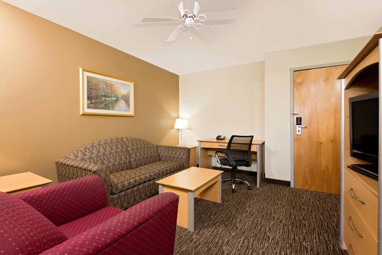 Baymont By Wyndham Lawrenceburg - thumb 10