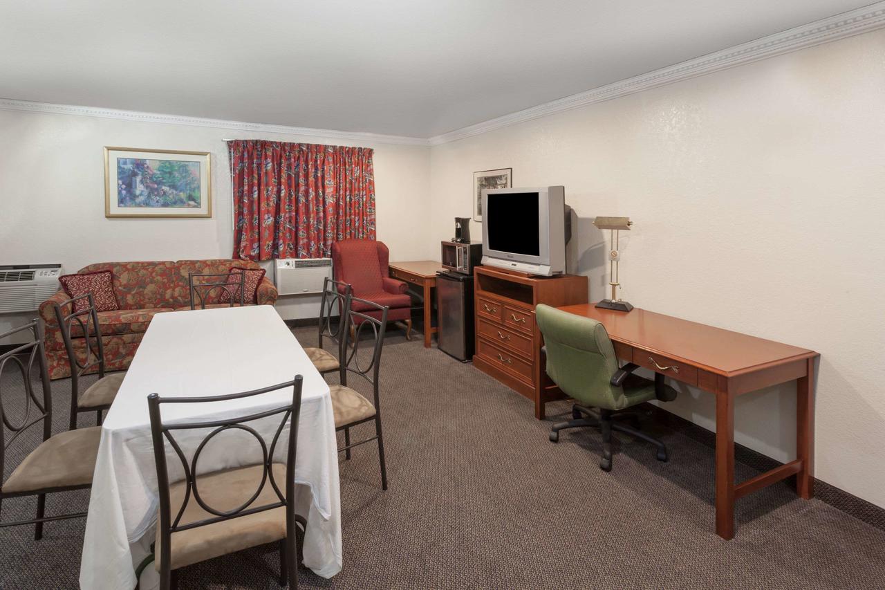 Super 8 By Wyndham Merrillville - thumb 14