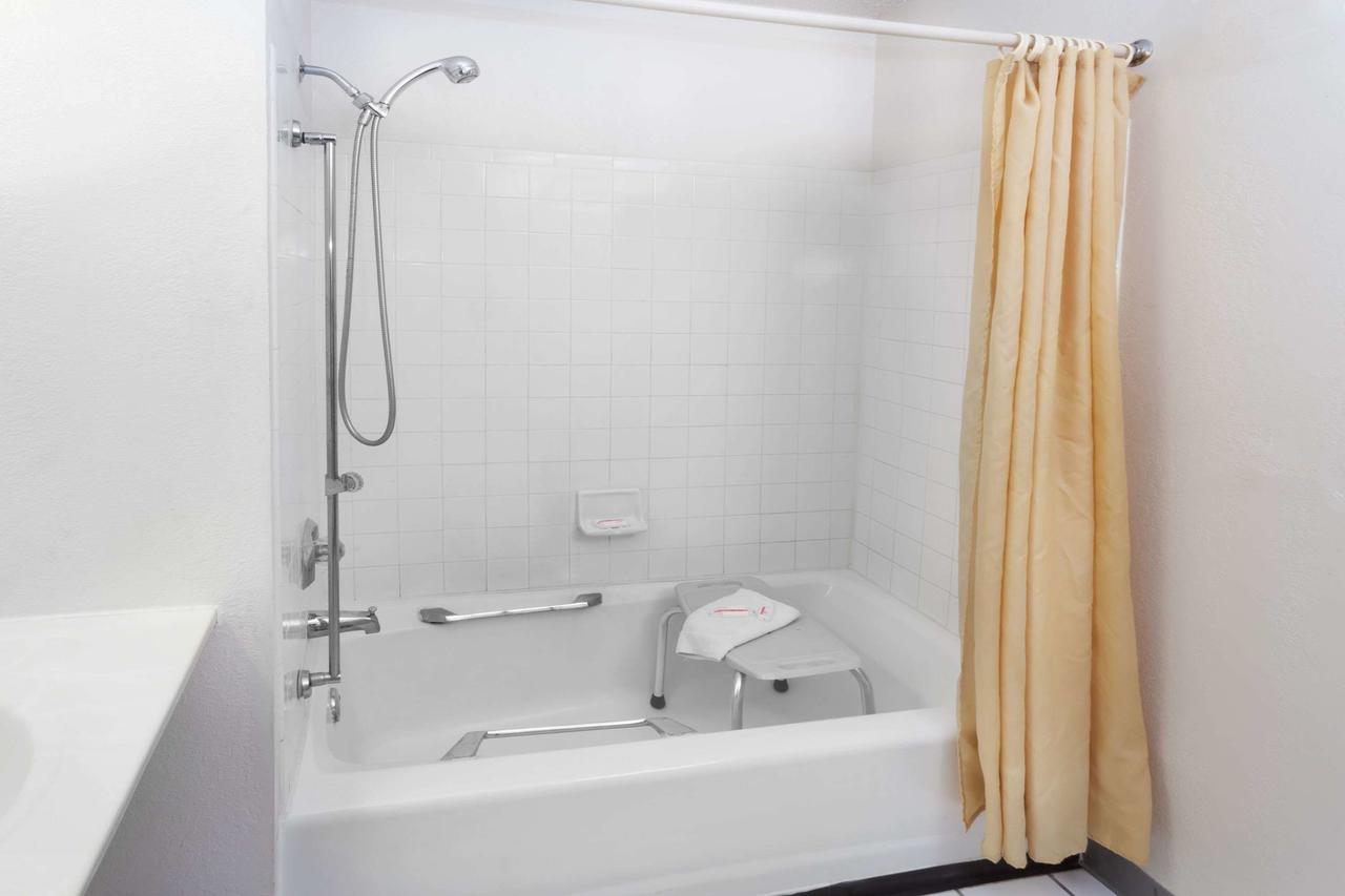 Super 8 By Wyndham Merrillville - thumb 10