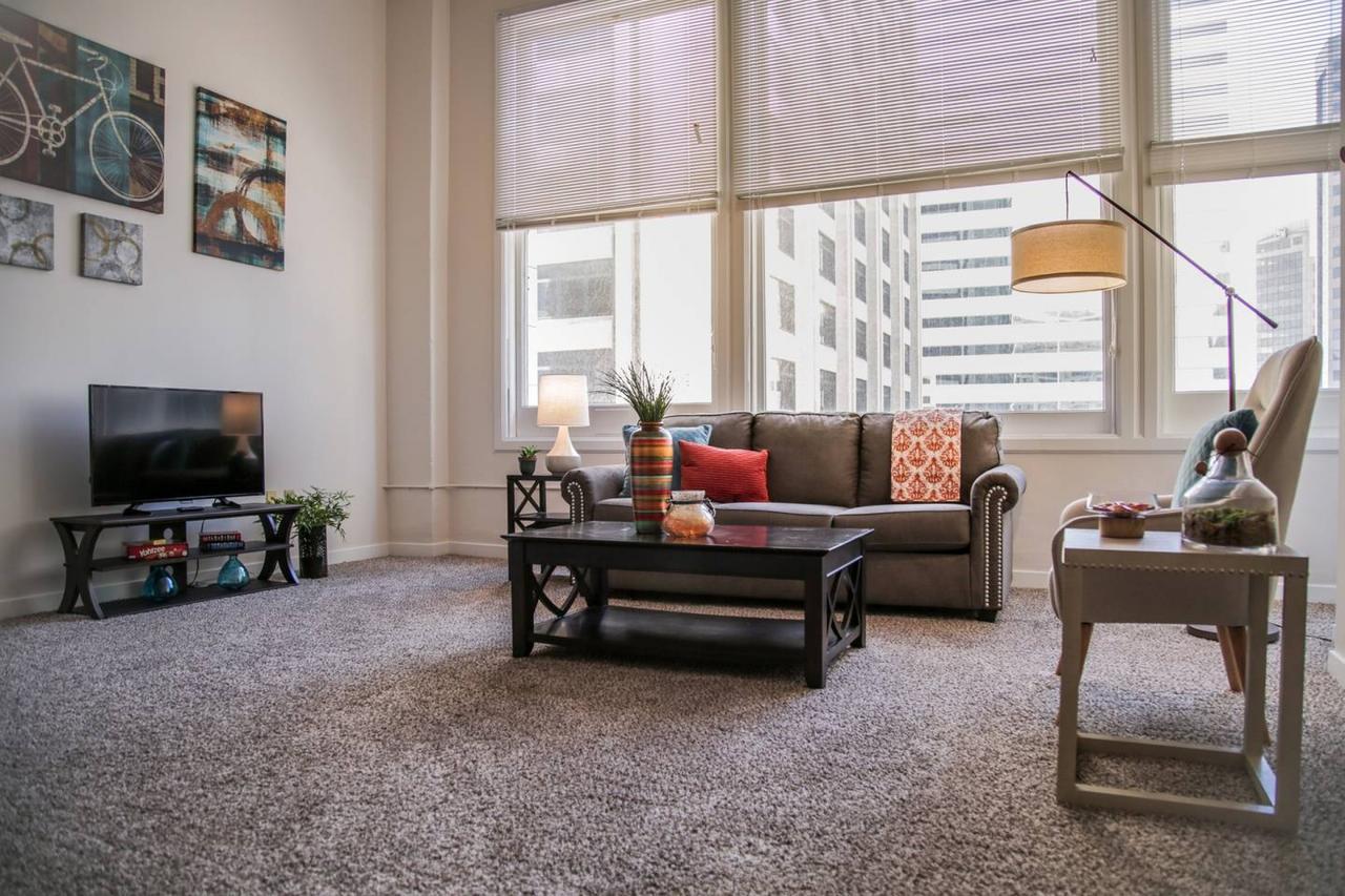 AMAZING CENTRAL DOWNTOWN 1BR W/ CITY VIEWS