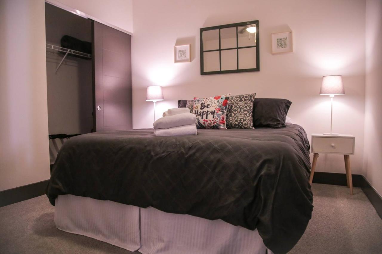 LOCKERBIE SQUARE 2BR APT - NEAR MASS AVE - thumb 8