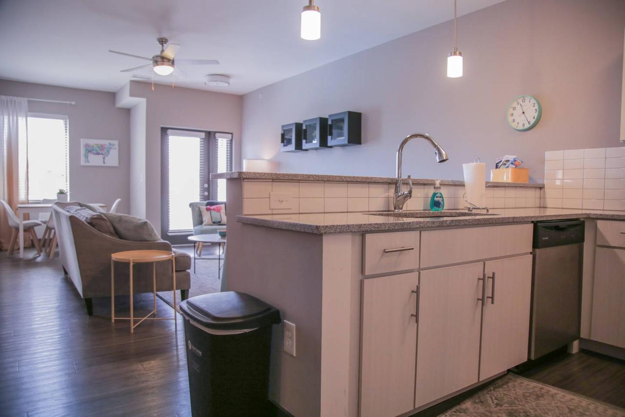 LOCKERBIE SQUARE 2BR APT - NEAR MASS AVE - thumb 7