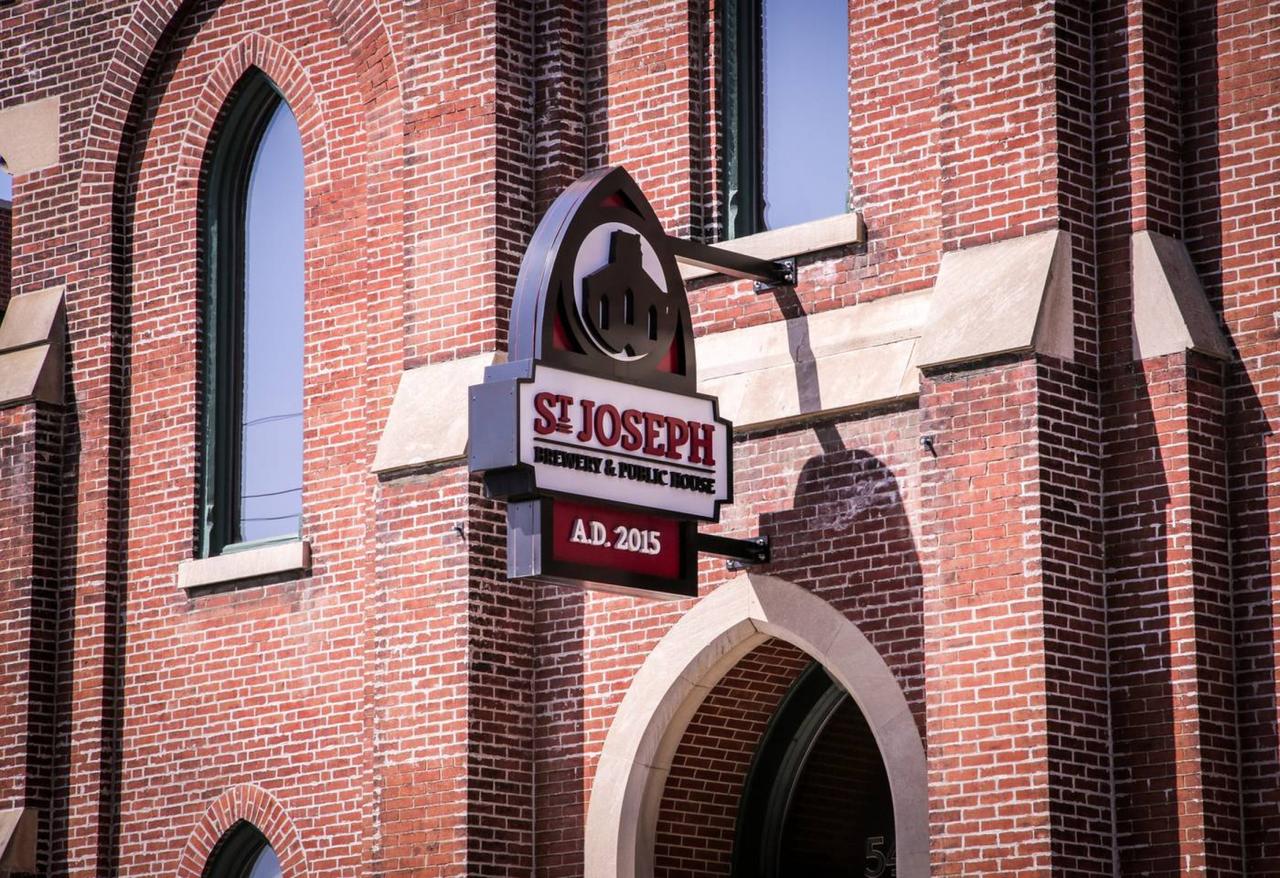LOCKERBIE SQUARE 2BR APT - NEAR MASS AVE - thumb 14