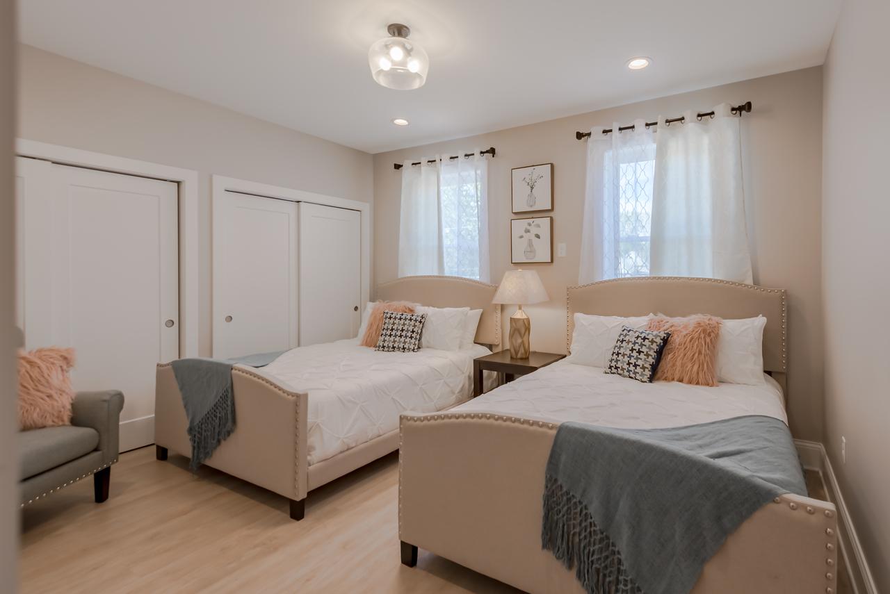 Indianapolis Chic Extravagant Brand New Home! - thumb 22