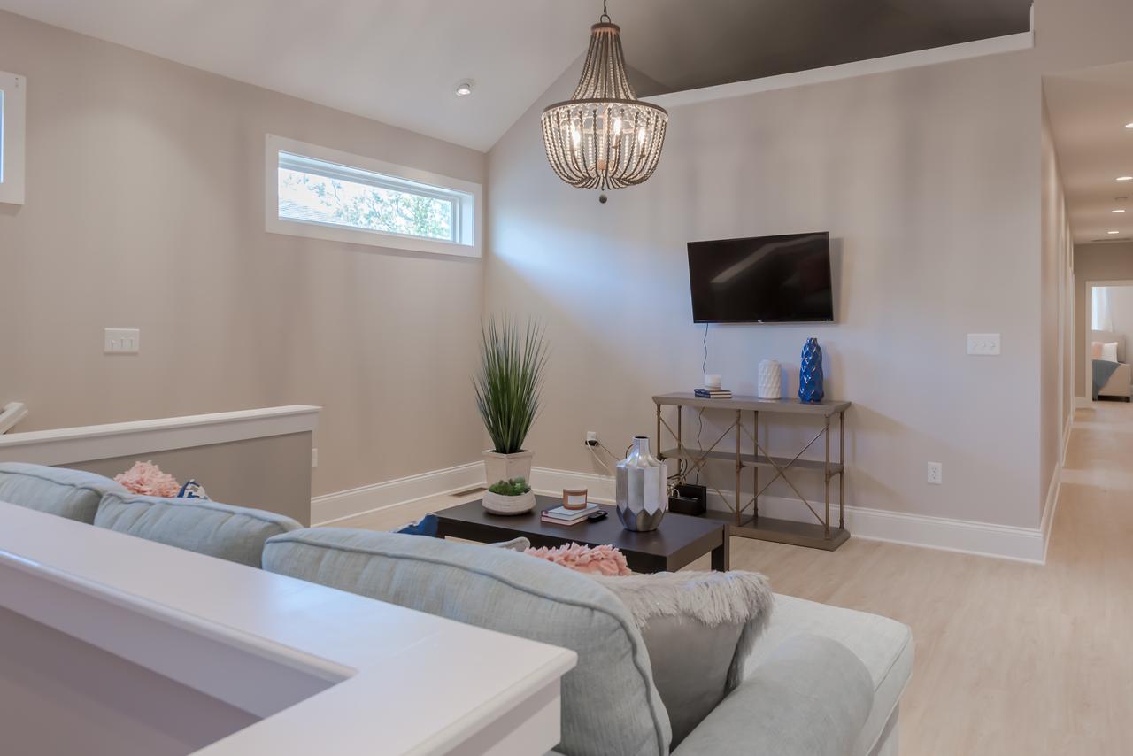 Indianapolis Chic Extravagant Brand New Home! - thumb 38