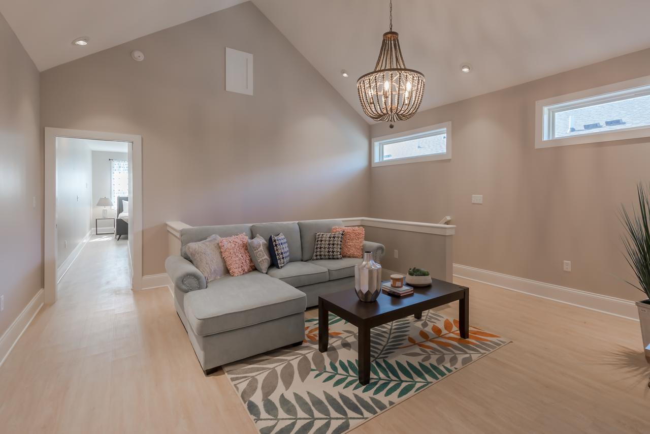 Indianapolis Chic Extravagant Brand New Home! - thumb 19