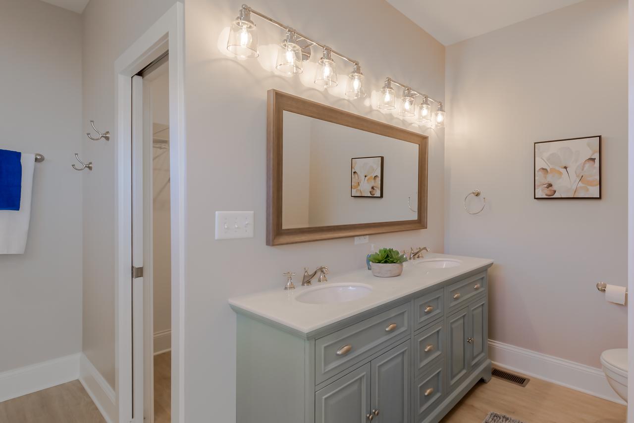 Indianapolis Chic Extravagant Brand New Home! - thumb 20