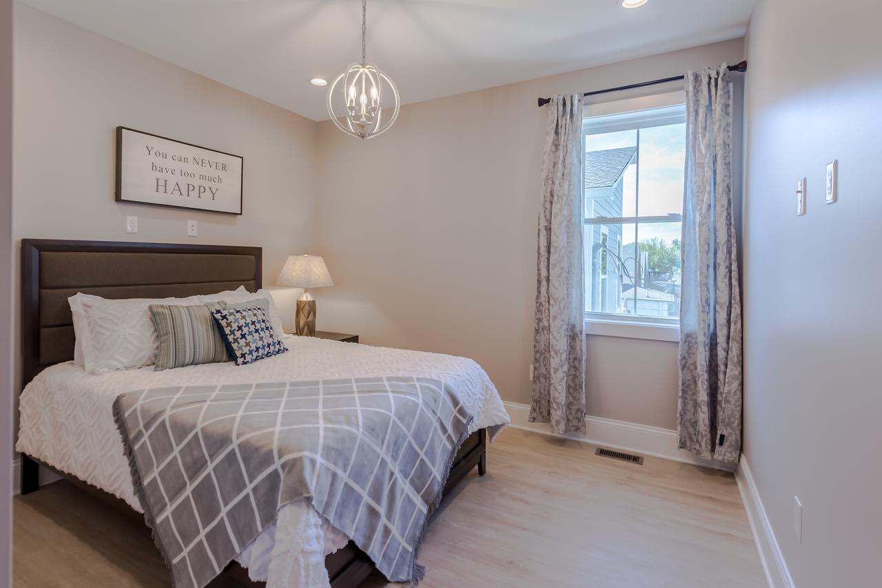Indianapolis Chic Extravagant Brand New Home! - thumb 37