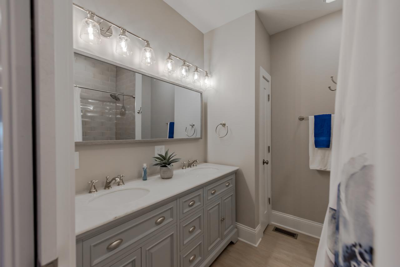Indianapolis Chic Extravagant Brand New Home! - thumb 34