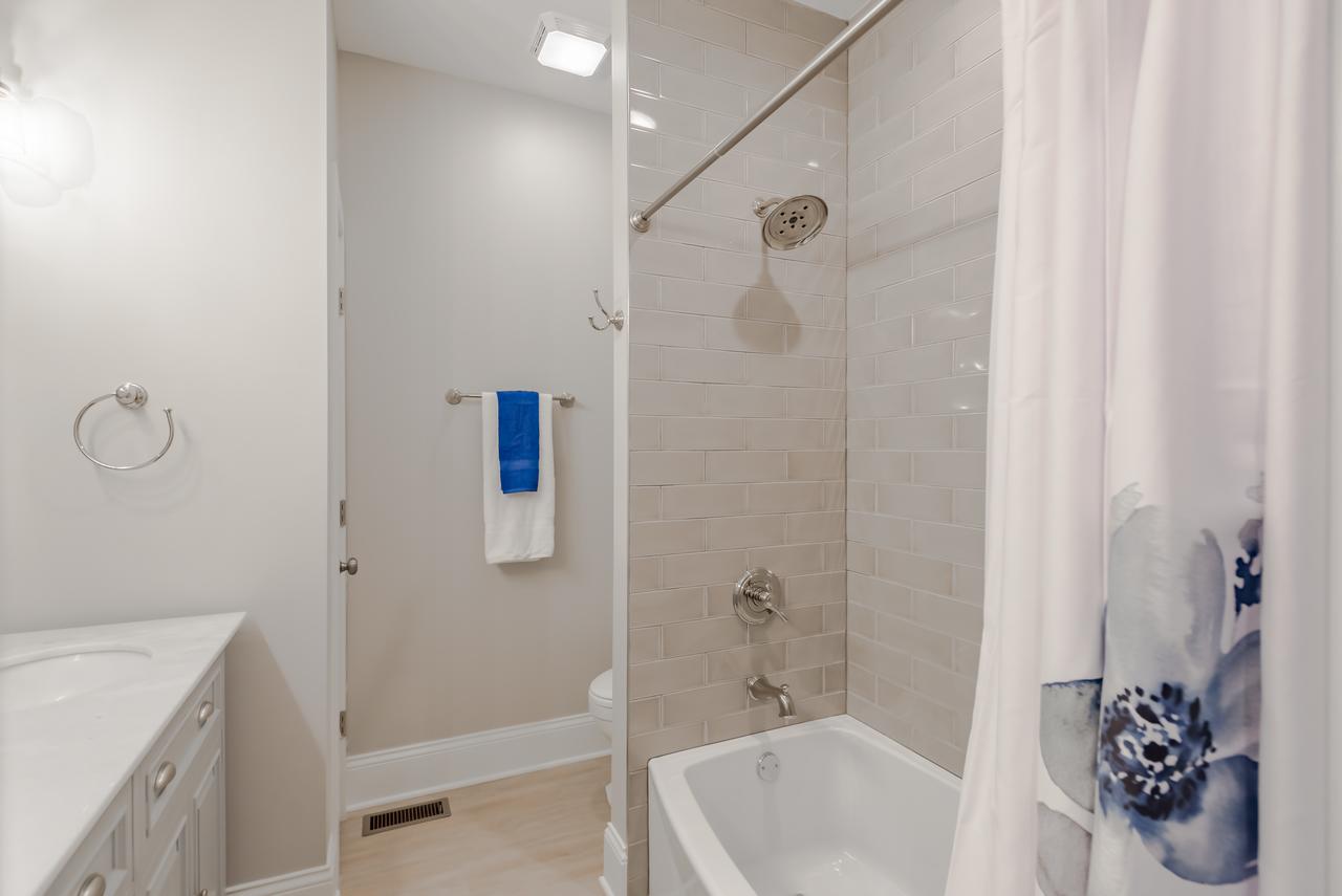Indianapolis Chic Extravagant Brand New Home! - thumb 24
