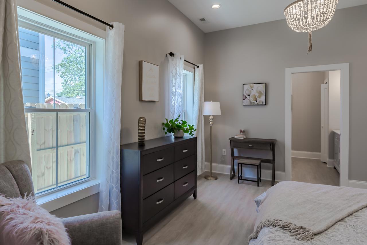 Indianapolis Chic Extravagant Brand New Home! - thumb 10