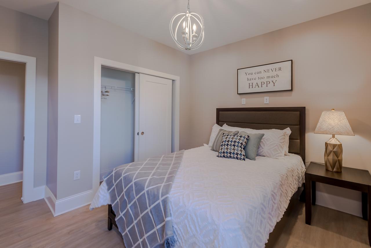 Indianapolis Chic Extravagant Brand New Home! - thumb 23