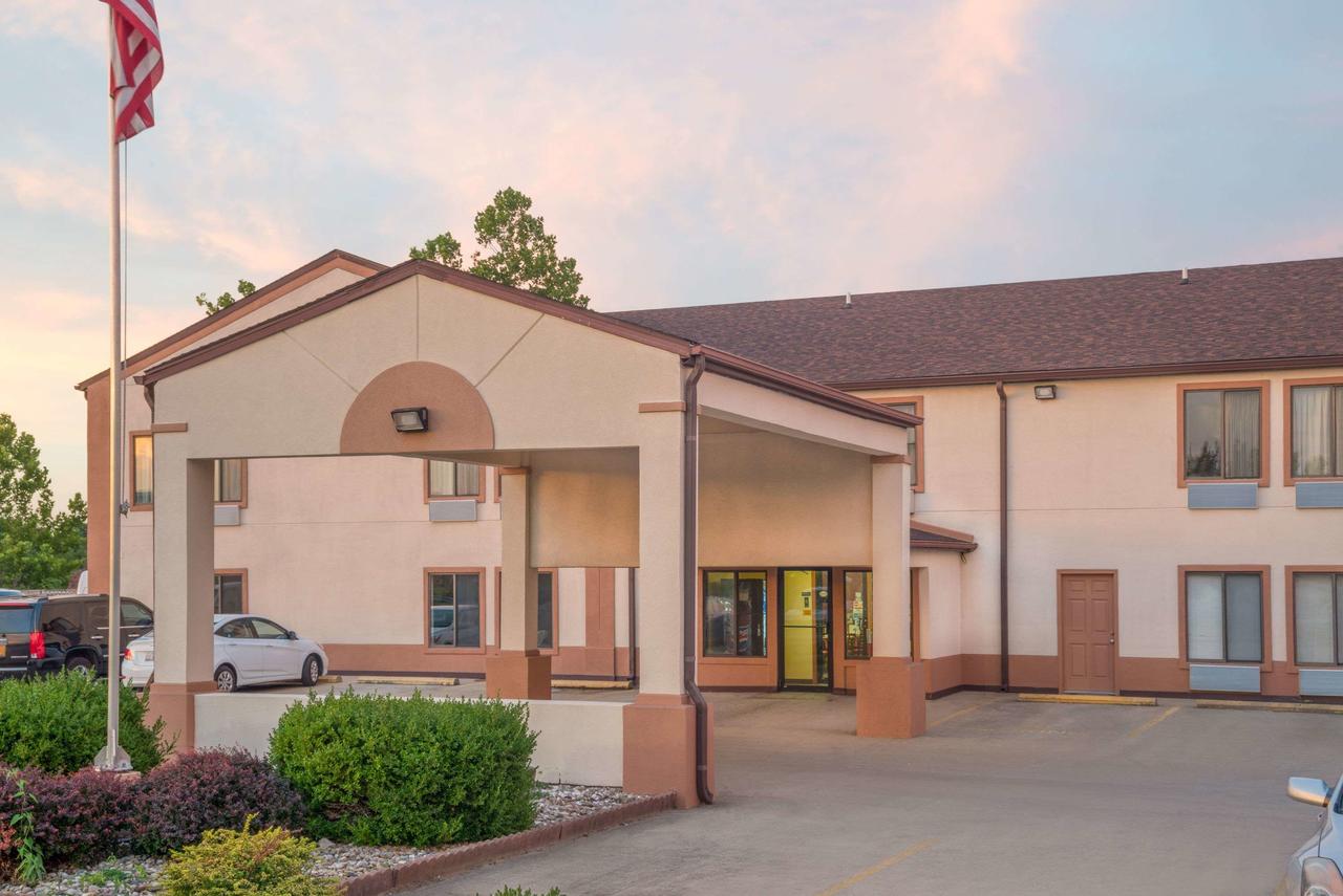 Super 8 By Wyndham Vincennes - thumb 0