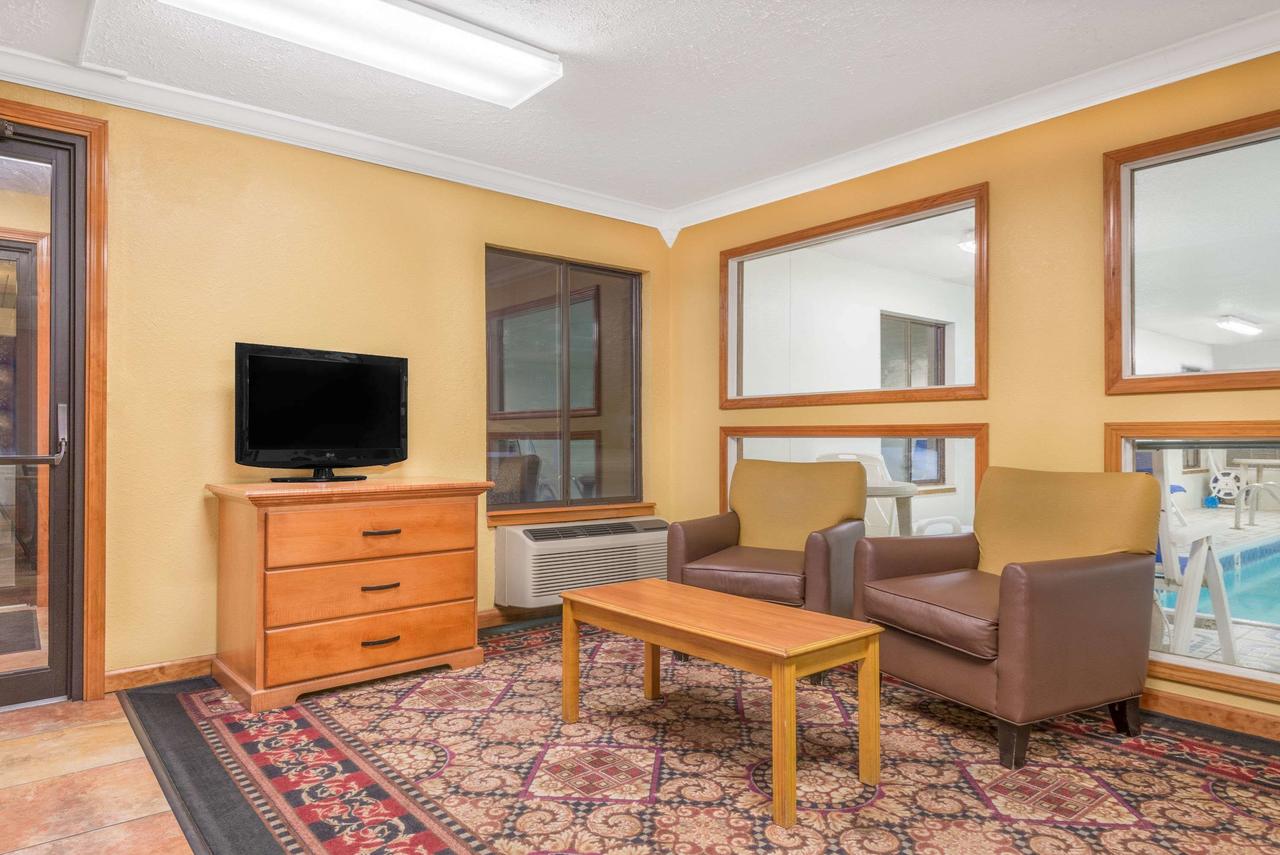 Super 8 By Wyndham Vincennes - thumb 17