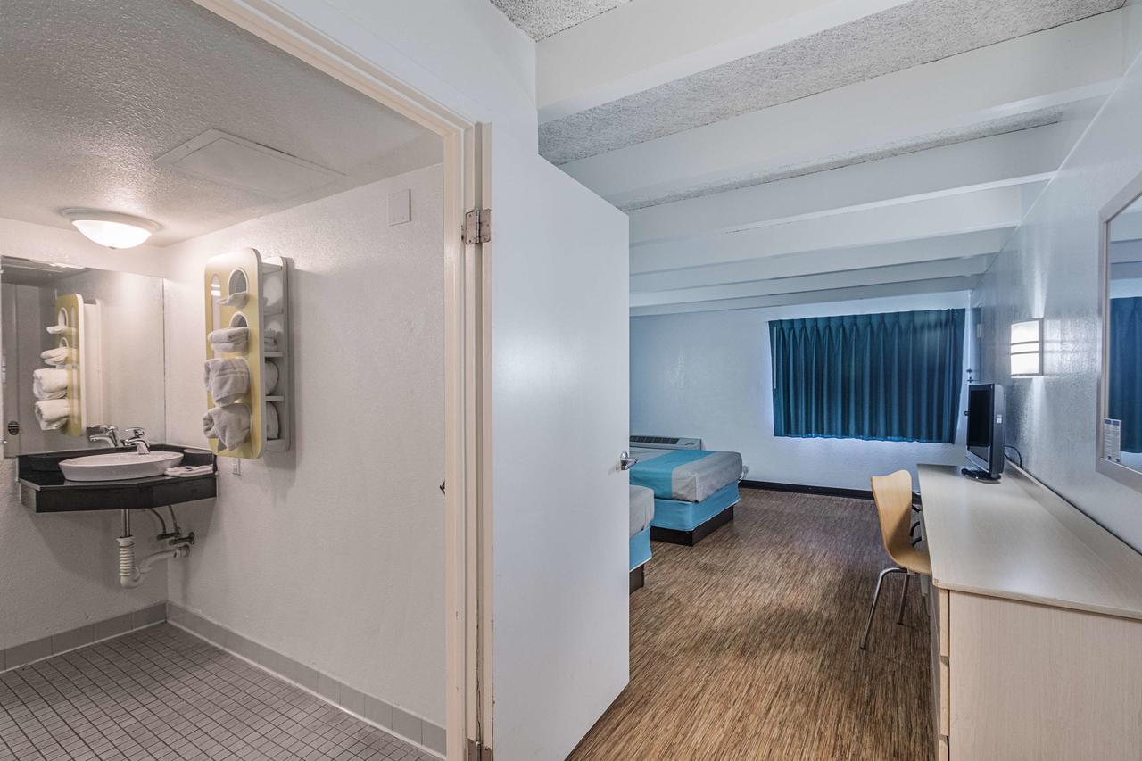 Motel 6 Kokomo - thumb 41