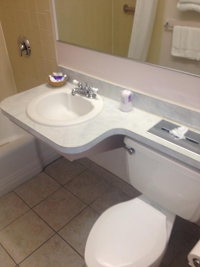 Richmond Inn And Suites - thumb 8