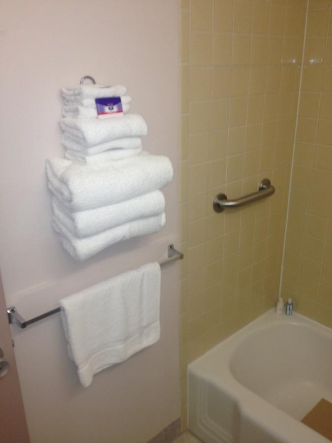 Richmond Inn And Suites - thumb 5