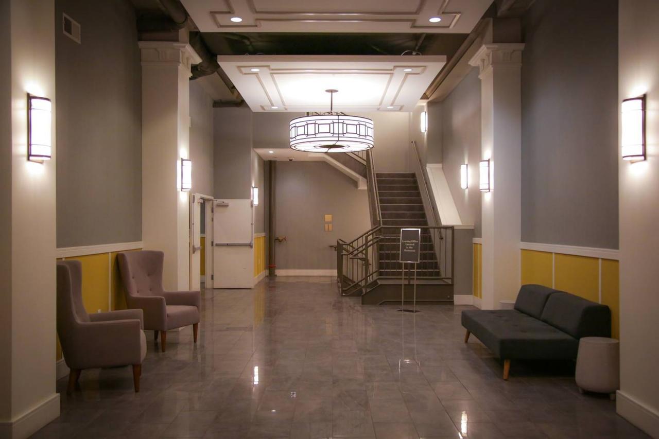 CENTRAL 2BR APT DOWNTOWN - STEPS TO EVERYTHING! - thumb 4
