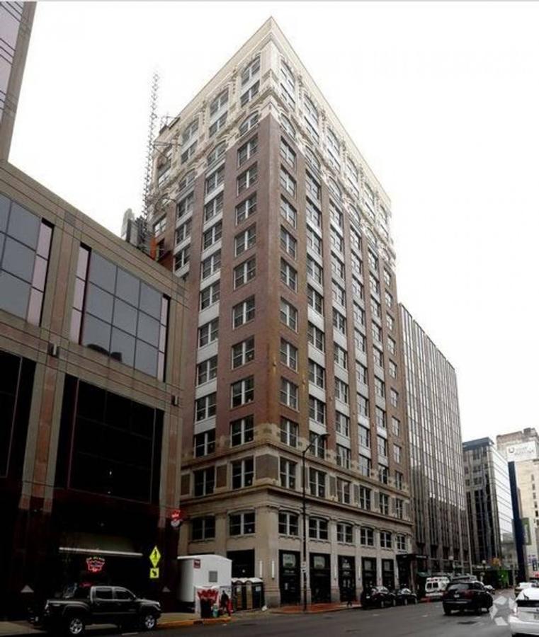 CENTRAL 2BR APT DOWNTOWN - STEPS TO EVERYTHING! - thumb 2