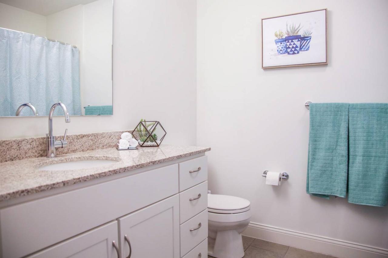CENTRAL 2BR APT DOWNTOWN - STEPS TO EVERYTHING! - thumb 33