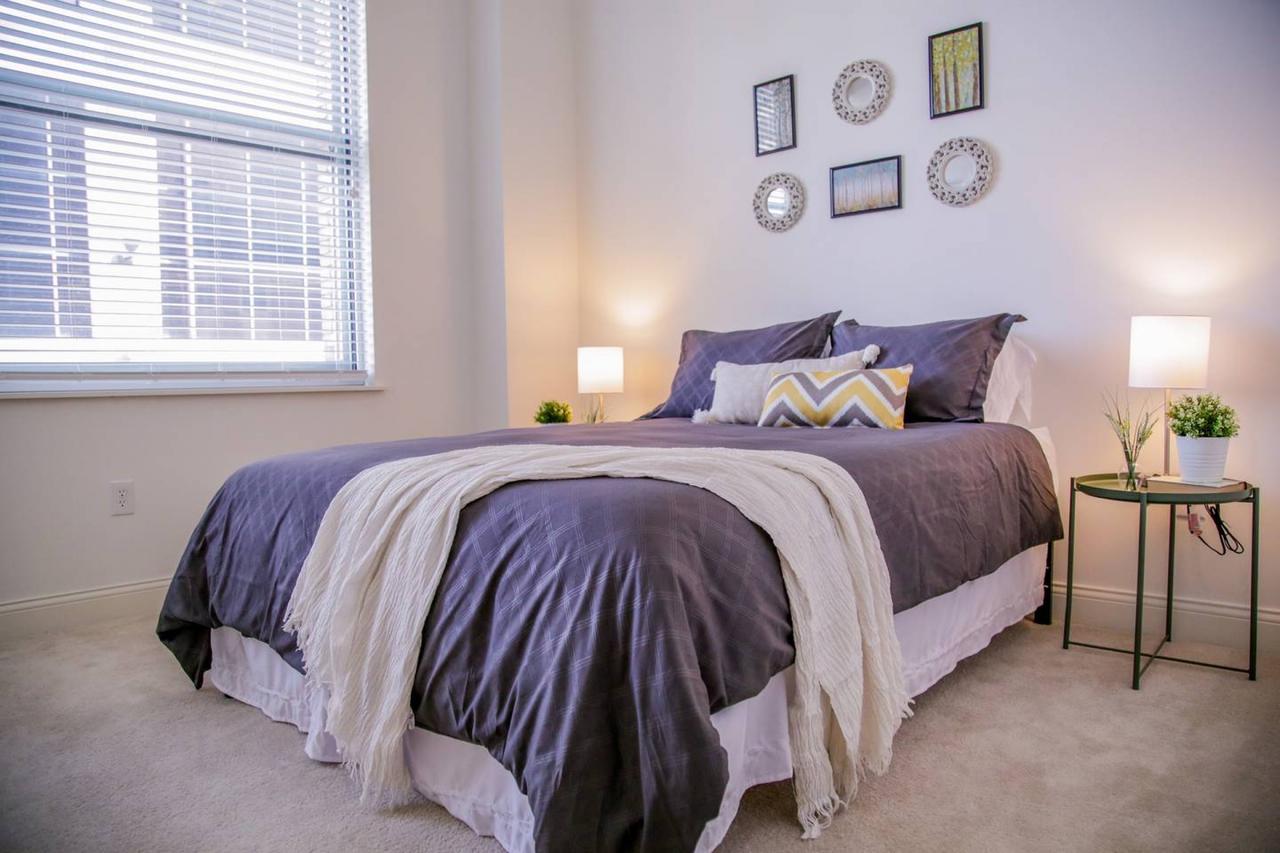 CENTRAL 2BR APT DOWNTOWN - STEPS TO EVERYTHING! - thumb 28