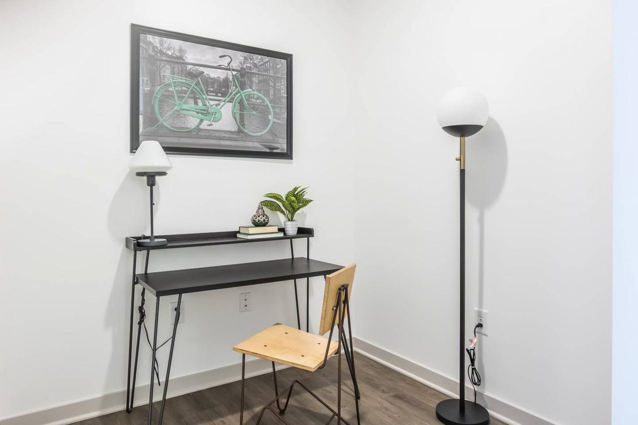 EXTRAORDINARY 1BR APT IN ARTS DISTRICT W/ BALCONY - thumb 6