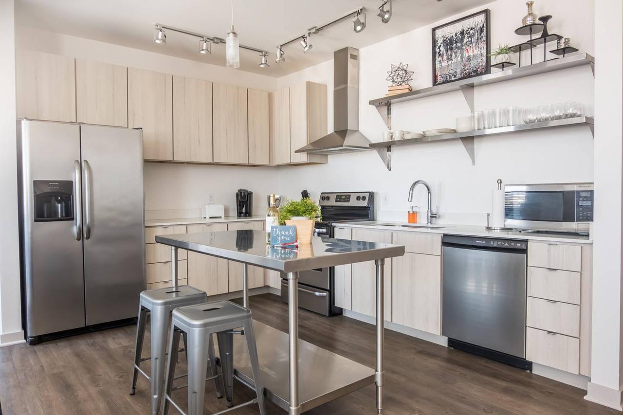 EXTRAORDINARY 1BR APT IN ARTS DISTRICT W/ BALCONY - thumb 25