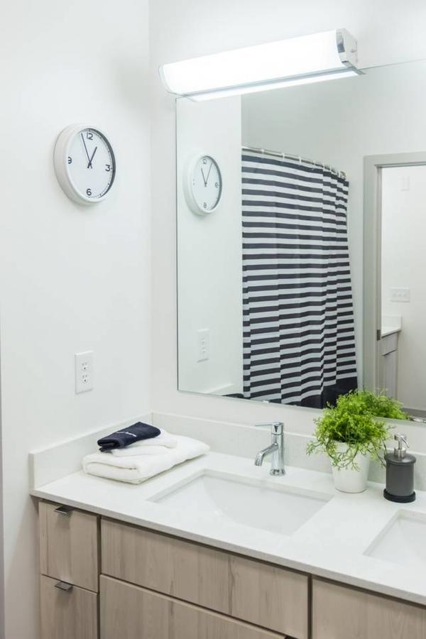 EXTRAORDINARY 1BR APT IN ARTS DISTRICT W/ BALCONY - thumb 14