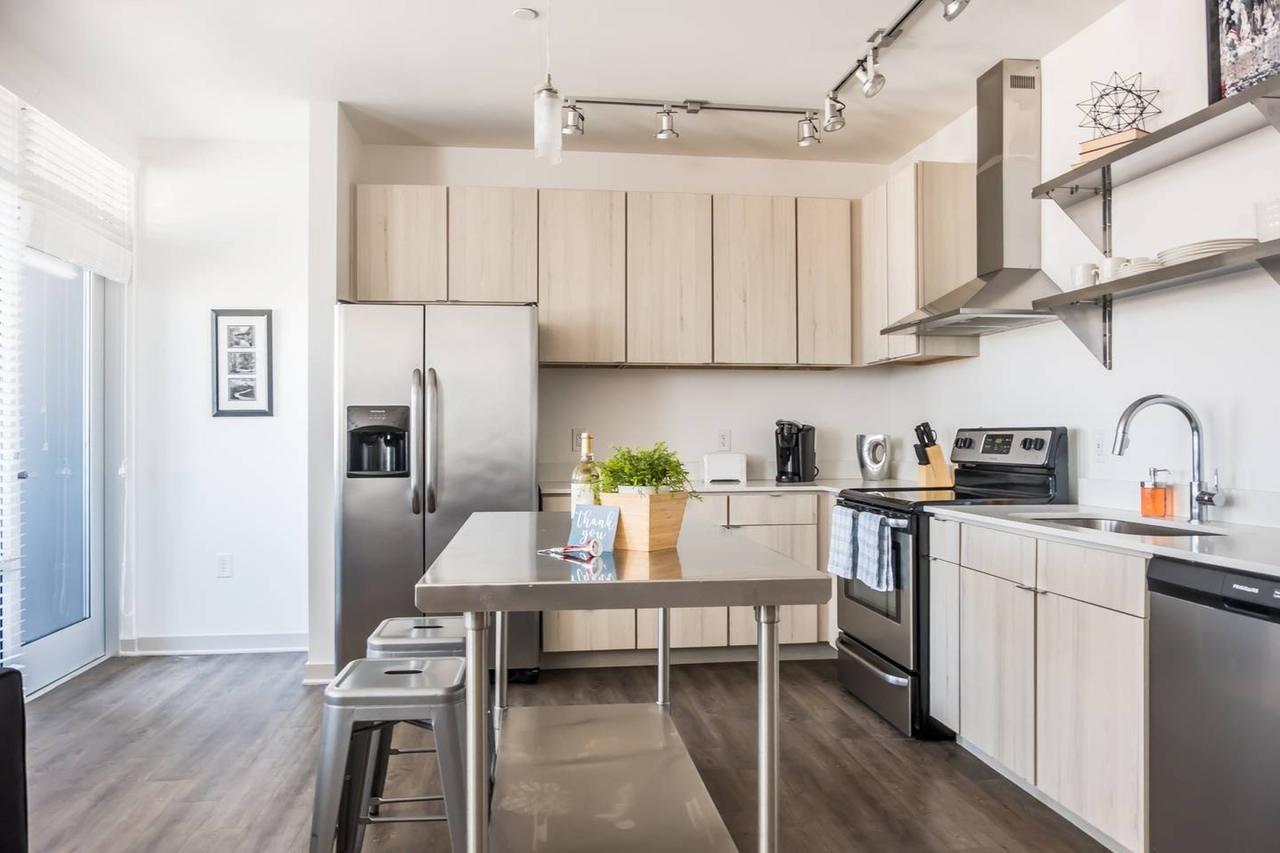 EXTRAORDINARY 1BR APT IN ARTS DISTRICT W/ BALCONY - thumb 22