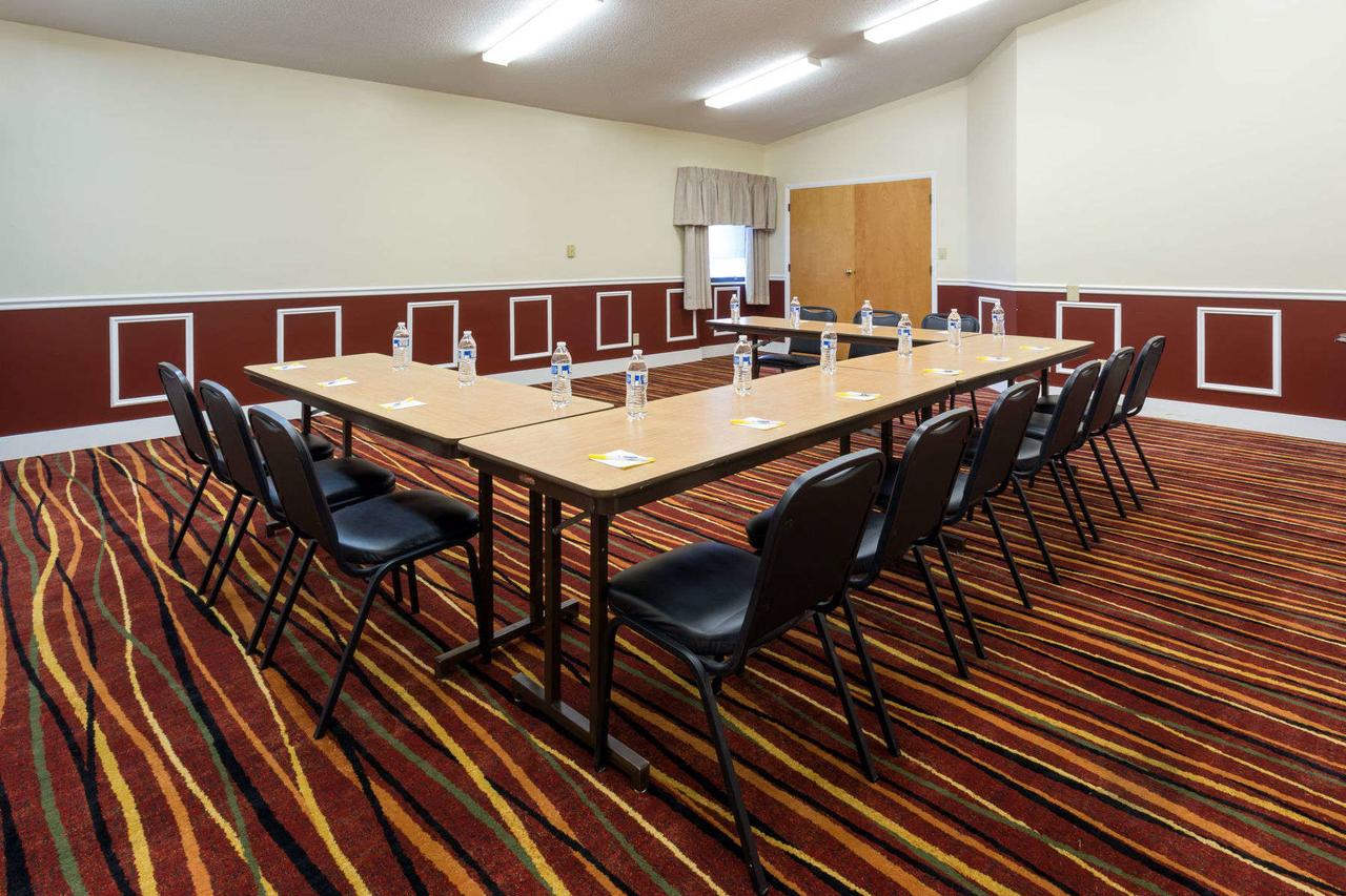 Days Inn & Suites By Wyndham Northwest Indianapolis - thumb 1