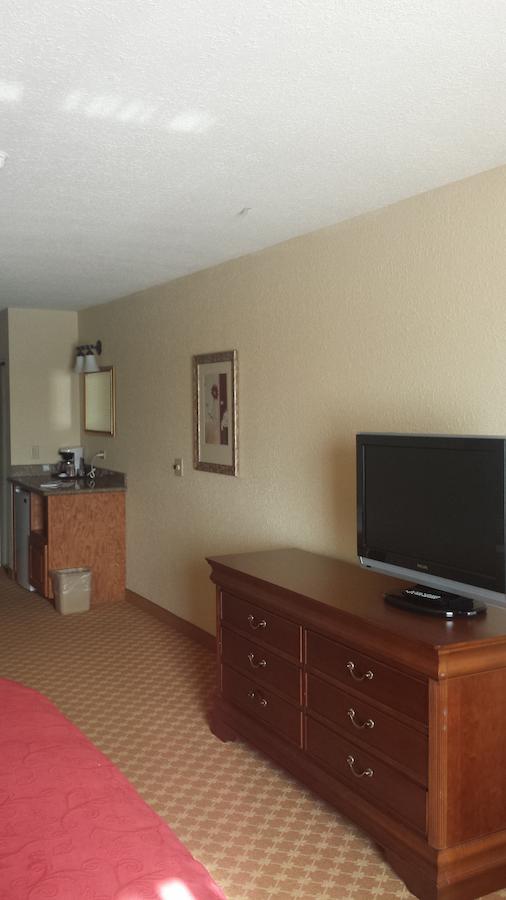 Country Inn & Suites By Radisson, Valparaiso, IN - thumb 36