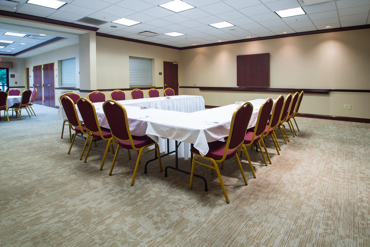 Hampton Inn & Suites Greensburg - thumb 19