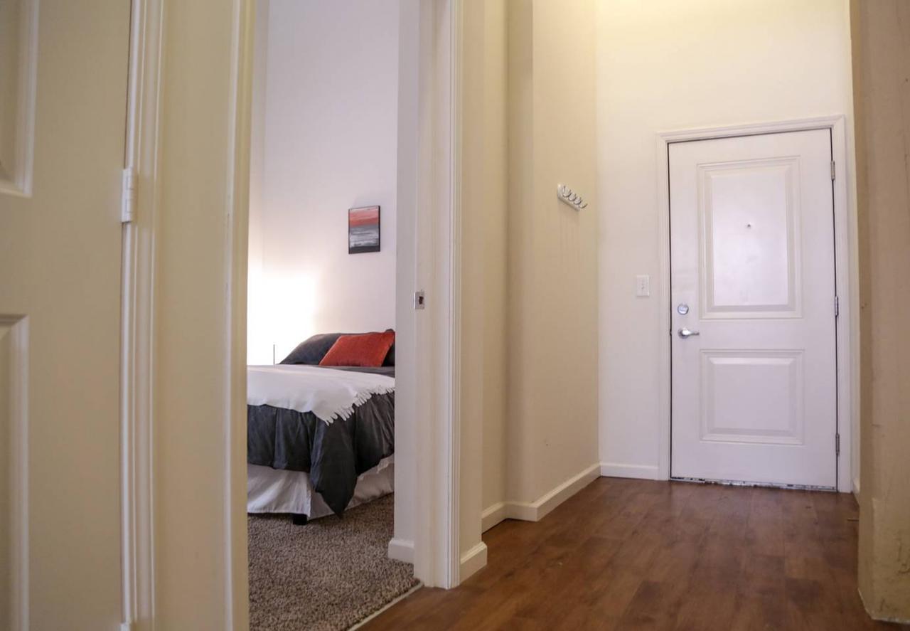 COLORFUL 2BR IN HISTORIC BLDG NORTH SIDE MILE SQ - thumb 34